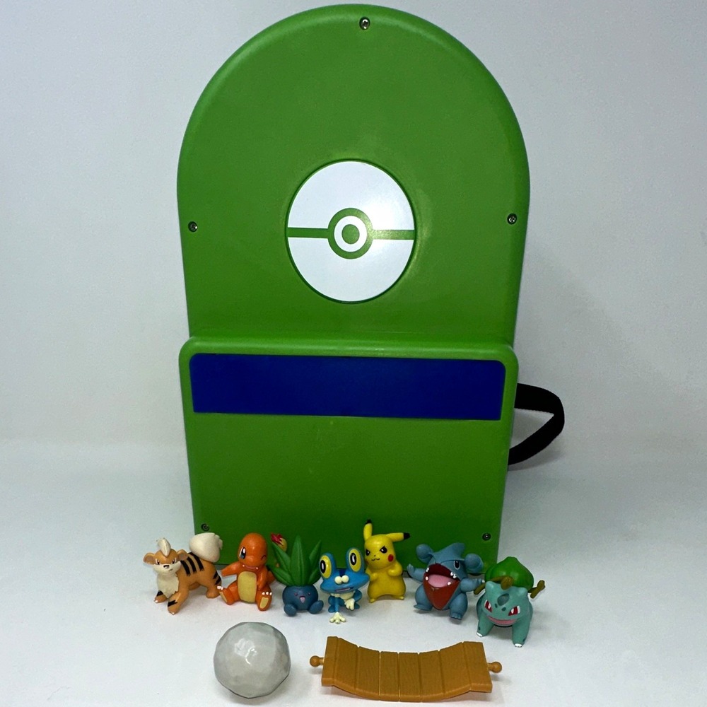 Pokemon Green Carrying Case backpack Fold-Out Playset w/ pikachu 7 Figures